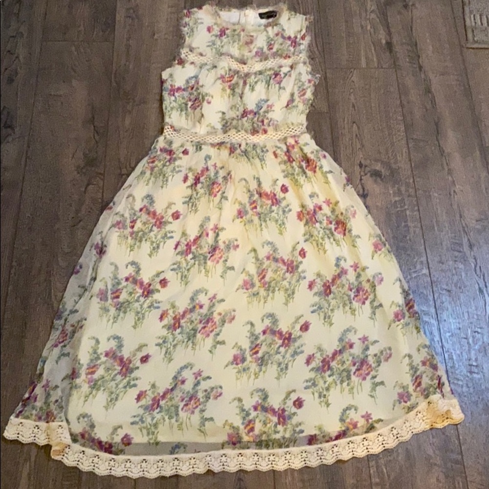Topshop Ivory Floral lace dress Size 2